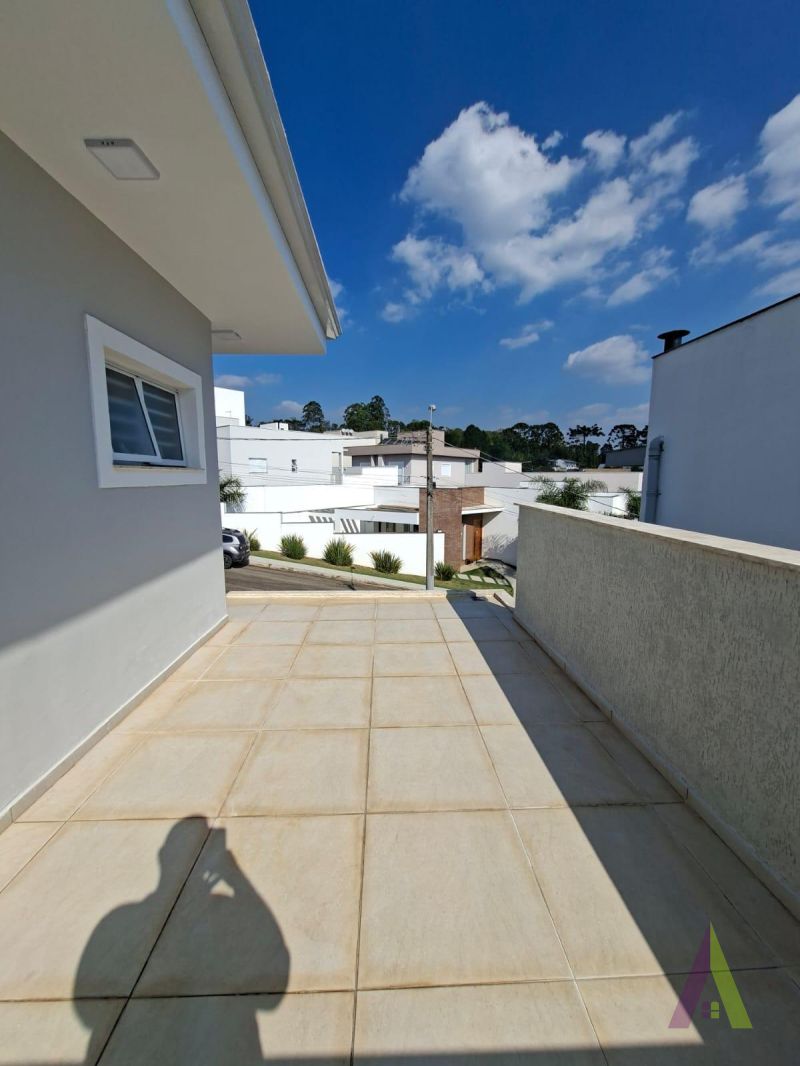 Casa em Condomínio Fechado de São Roque!