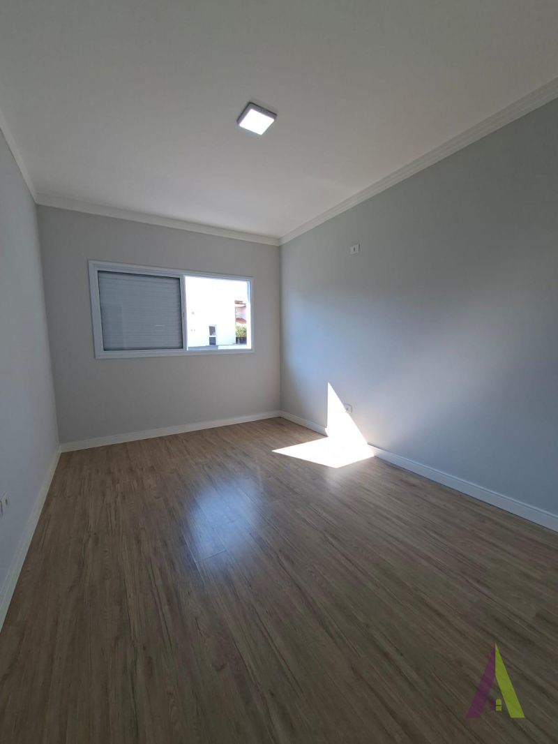 Casa em Condomínio Fechado de São Roque!