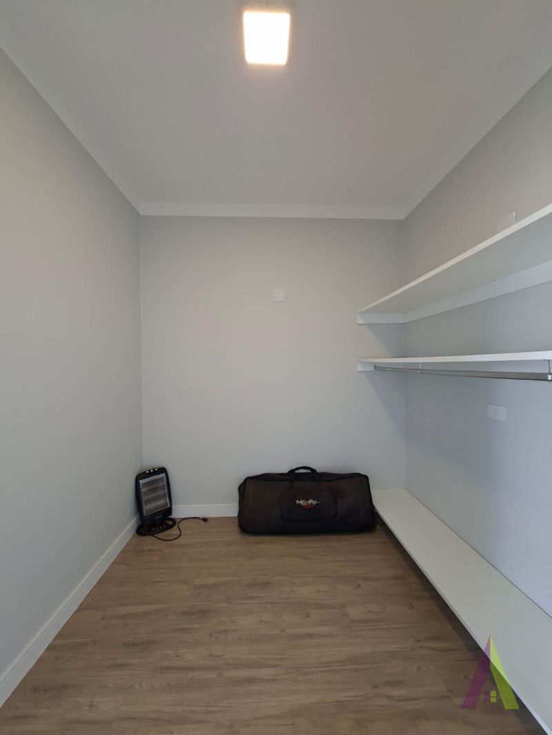 Casa em Condomínio Fechado de São Roque!