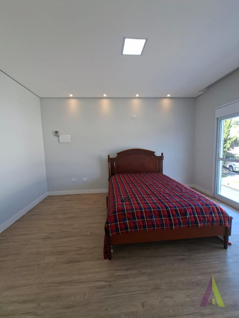 Casa em Condomínio Fechado de São Roque!
