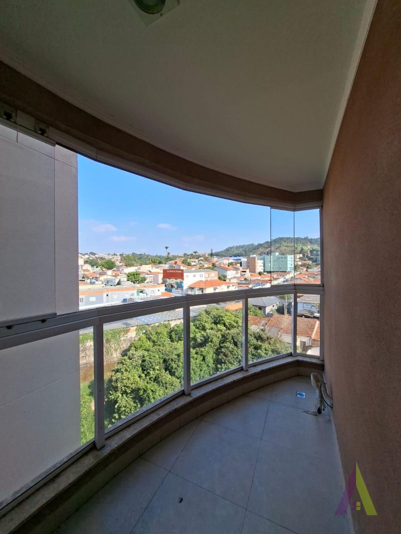 Apartamento no Centro de São Roque!