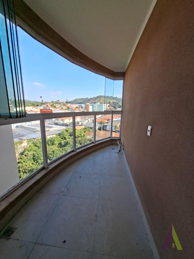 Apartamento no Centro de São Roque!