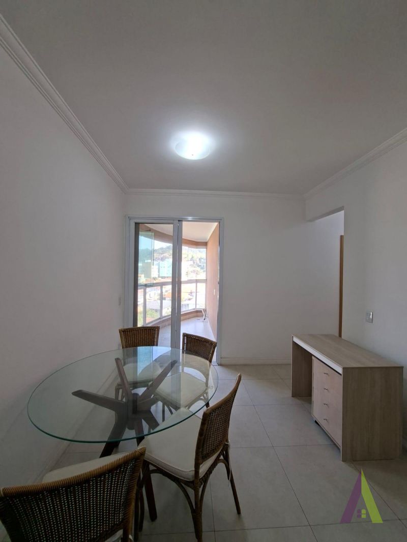 Apartamento no Centro de São Roque!