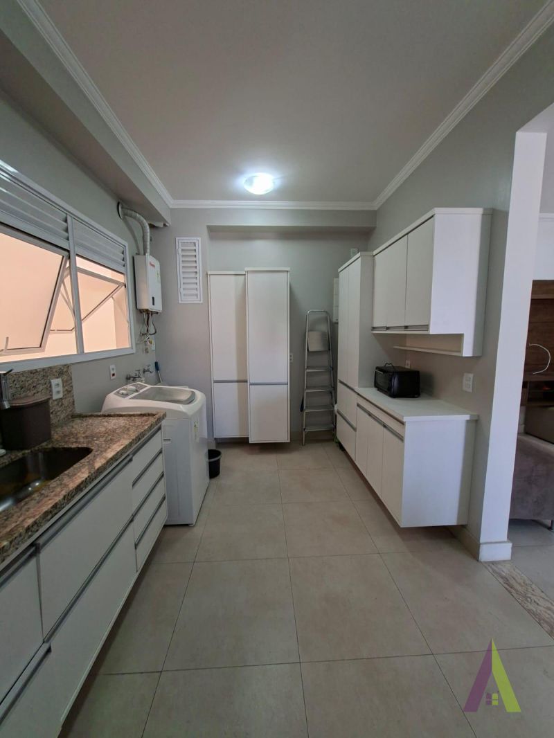Apartamento no Centro de São Roque!