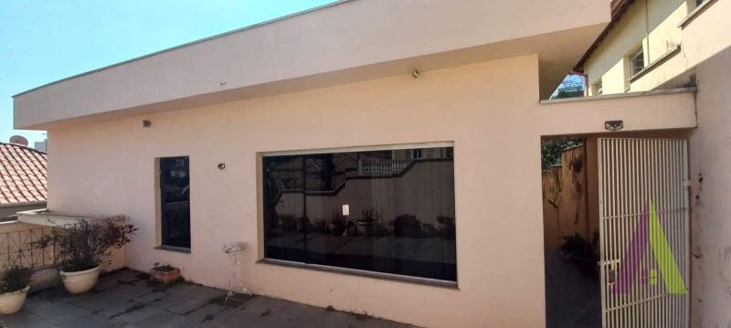 Casa Térrea no  Centro de São Roque!