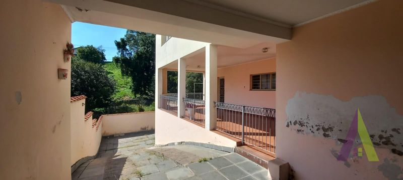 Casa Térrea no  Centro de São Roque!