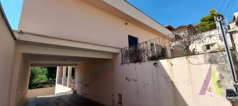 Casa Térrea no  Centro de São Roque!
