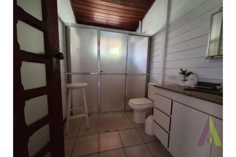 Sitio a venda próximo a cidade e rodeado de muito verde em São Roque!