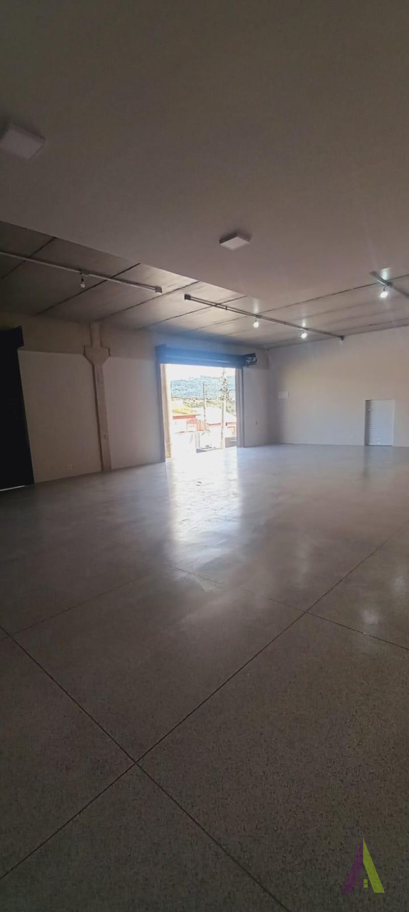 Sala Comercial em São Roque!