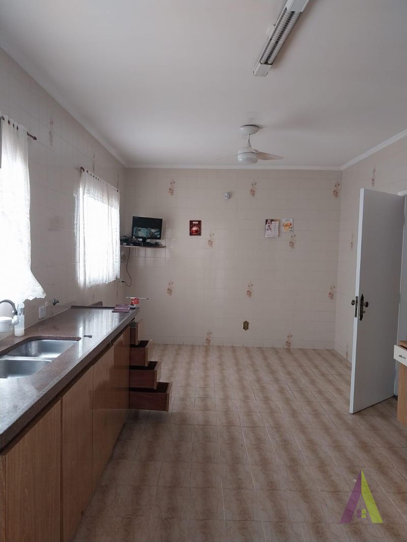 Casa Térrea em Bairro Tradicional de  São Roque!
