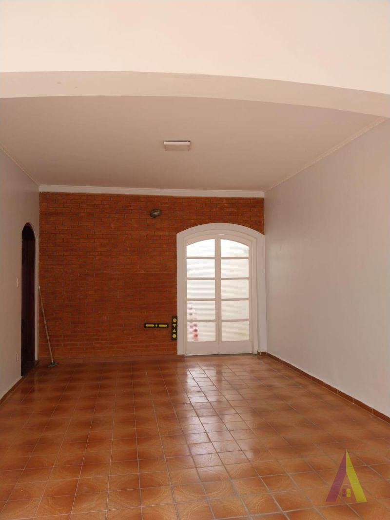 Casa Térrea em Bairro Tradicional de  São Roque!