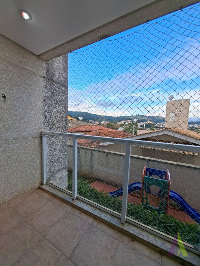 Apartamento com Sacada em Bairro Tradicional de São Roque!
