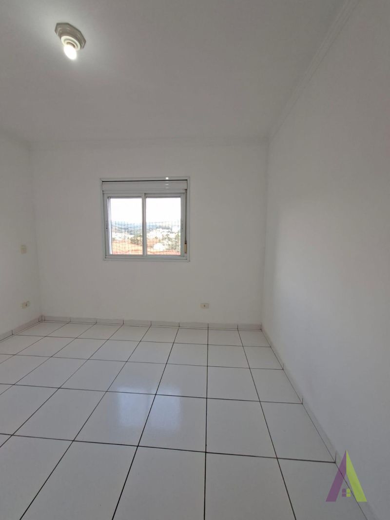 Apartamento com Sacada em Bairro Tradicional de São Roque!