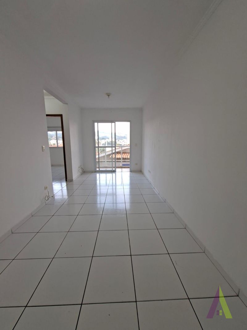 Apartamento com Sacada em Bairro Tradicional de São Roque!