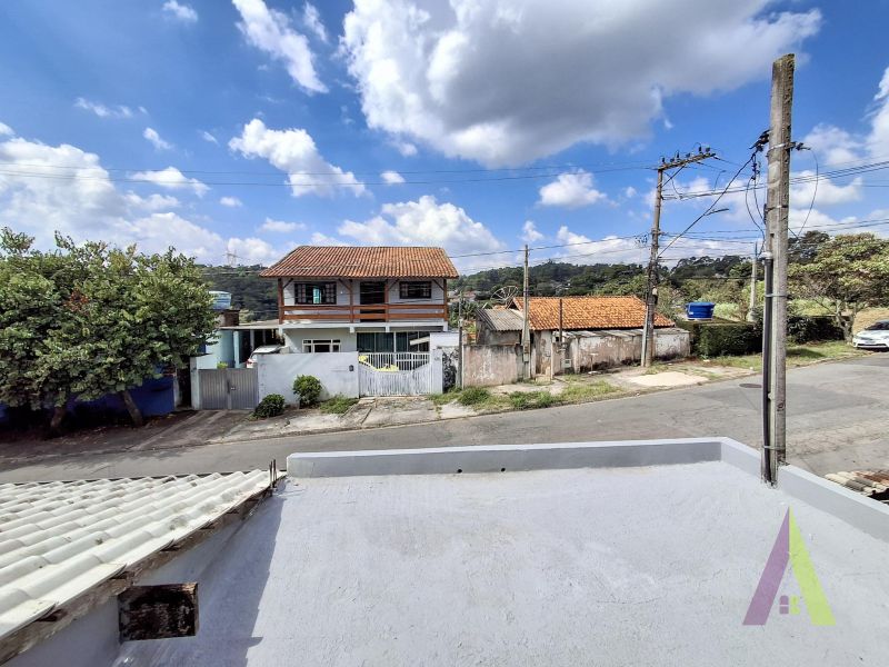 Casa pronta para morar em bairro tradicional de São Roque!