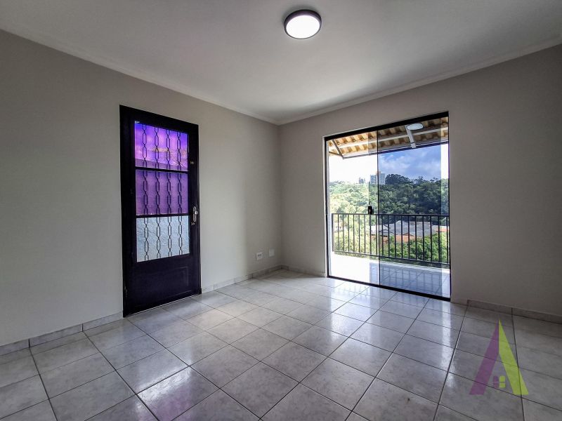 Casa pronta para morar em bairro tradicional de São Roque!