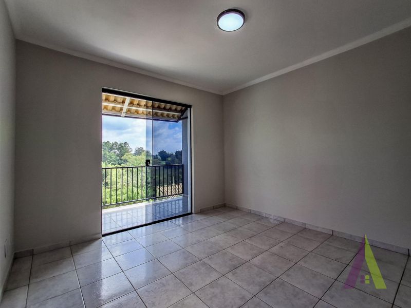 Casa pronta para morar em bairro tradicional de São Roque!