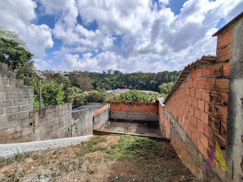 Casa pronta para morar em bairro tradicional de São Roque!