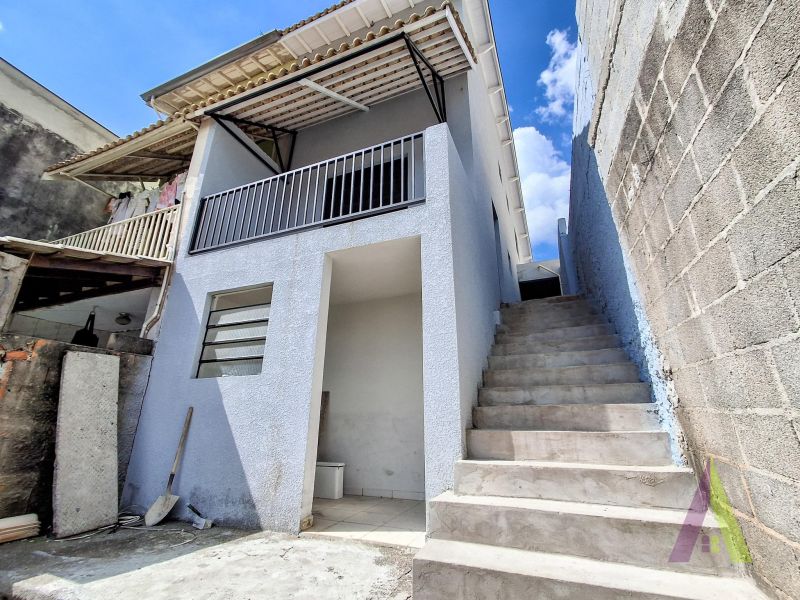 Casa pronta para morar em bairro tradicional de São Roque!