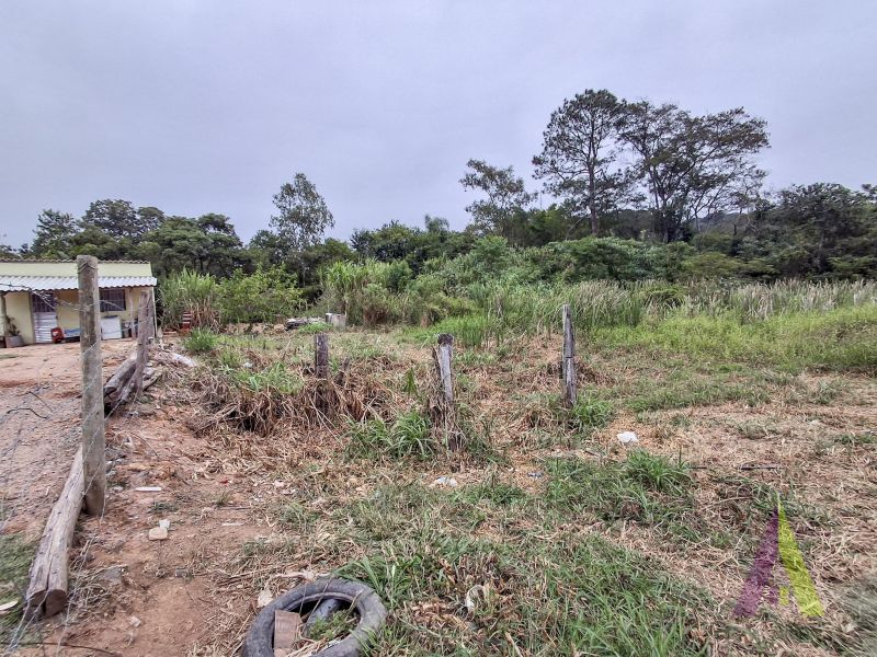 Terreno próximo da estação de Canguera em São Roque!