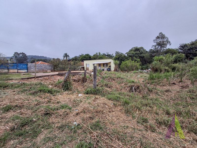Terreno próximo da estação de Canguera em São Roque!