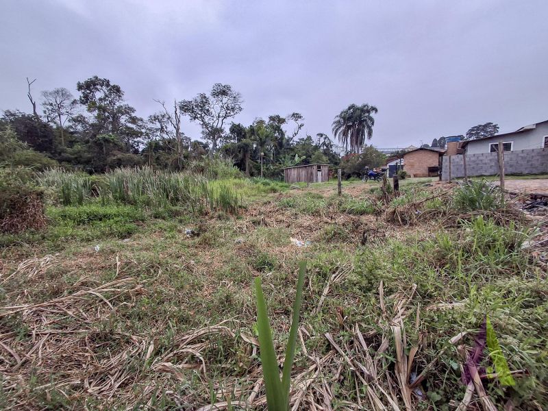 Terreno próximo da estação de Canguera em São Roque!