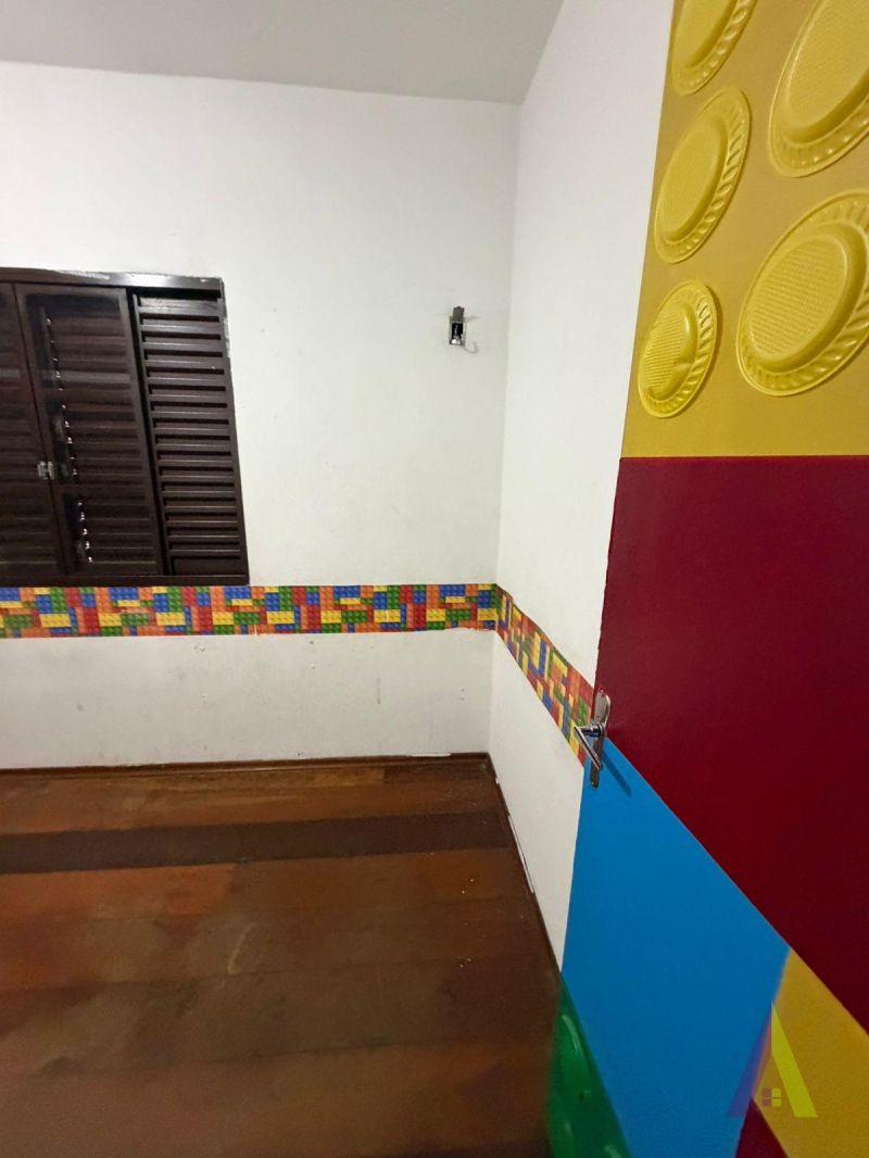 Sobrado com 12 Dormitórios em Bairro Tradicional de São Roque! 