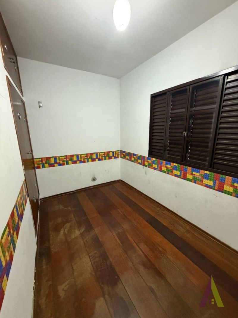 Sobrado com 12 Dormitórios em Bairro Tradicional de São Roque! 