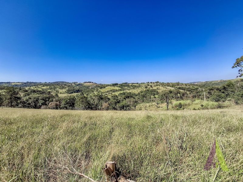 Terreno de 826.000 m² com lago e edifício térreo com 40 suites em Mairinque!