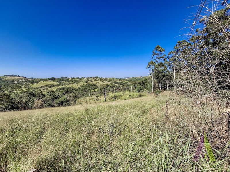 Terreno de 826.000 m² com lago e edifício térreo com 40 suites em Mairinque!