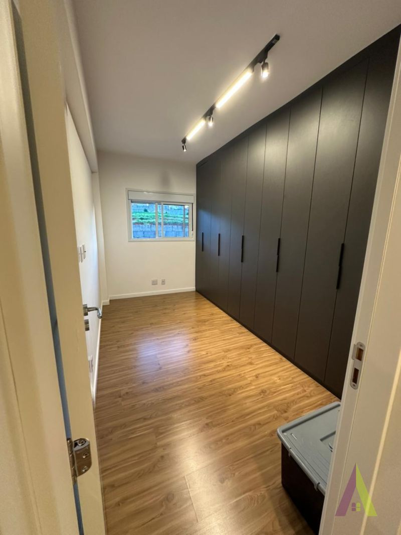 Apartamento Duplex em Condomínio Clube em São Roque!
