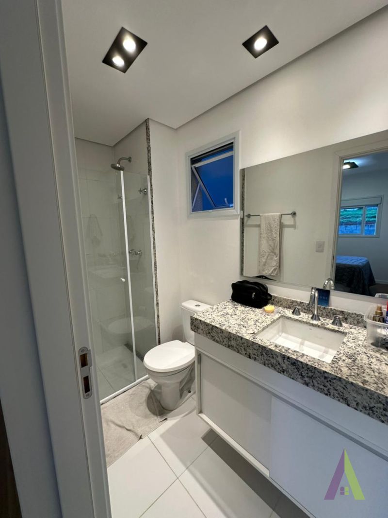 Apartamento Duplex em Condomínio Clube em São Roque!