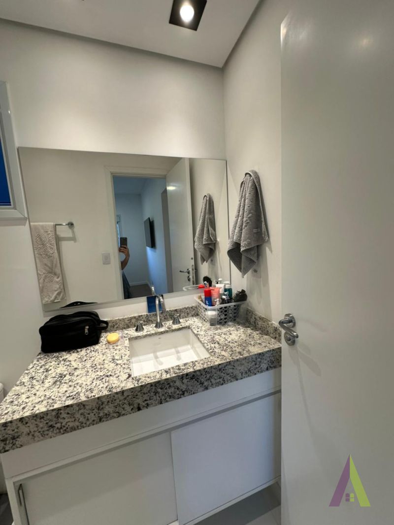 Apartamento Duplex em Condomínio Clube em São Roque!