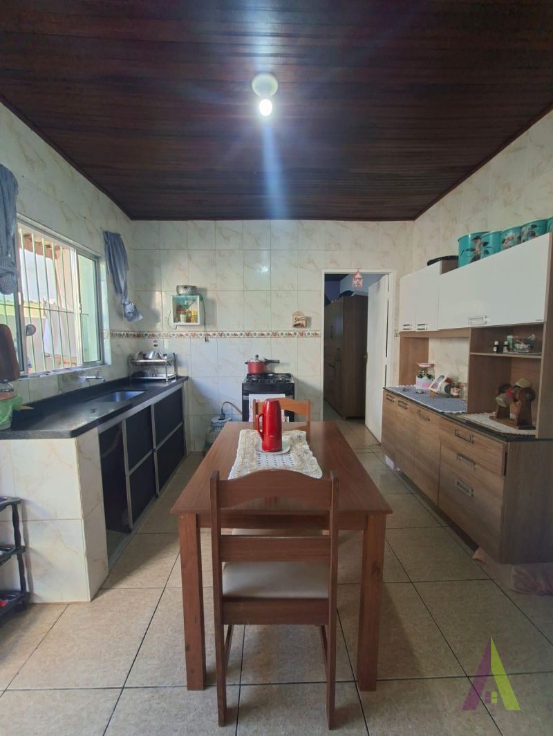 Casa Térrea Próximo ao Centro de São Roque! 