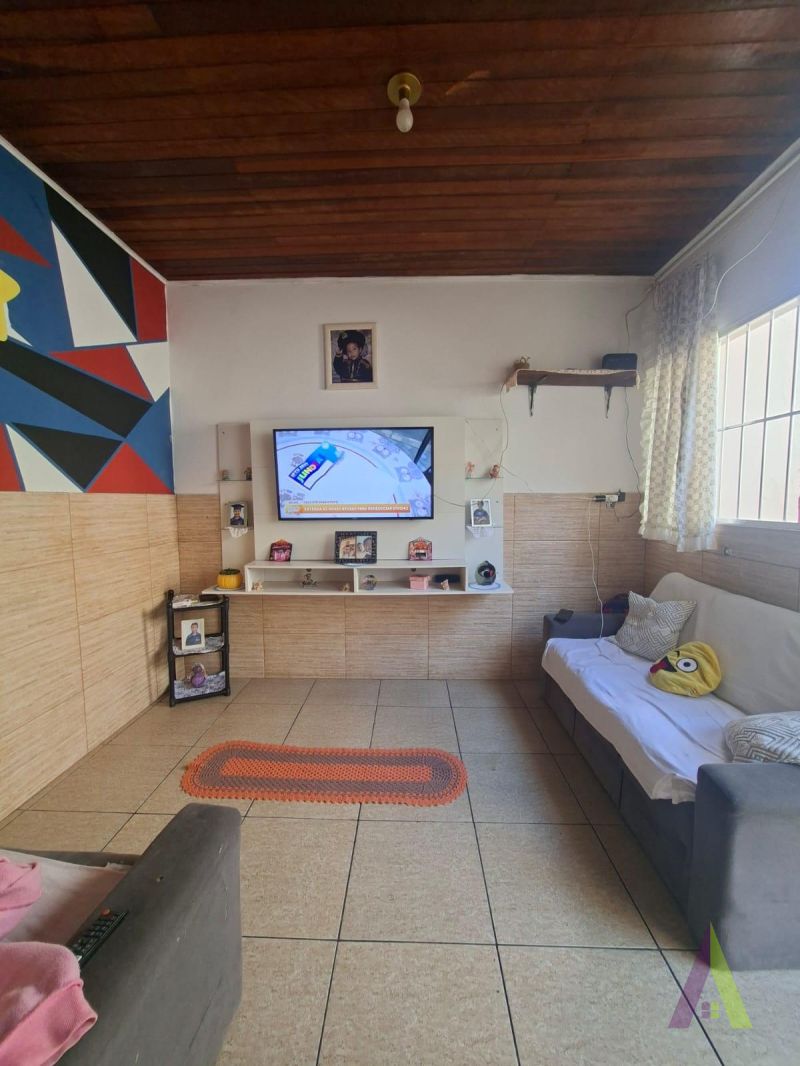 Casa Térrea Próximo ao Centro de São Roque! 