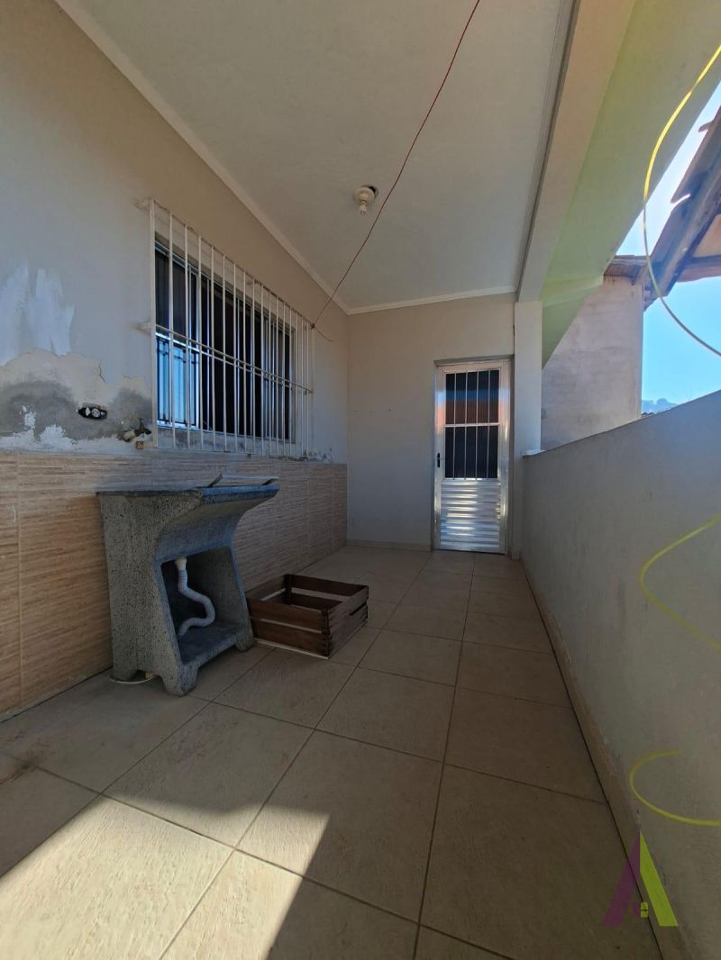 Casa Térrea Próximo ao Centro de São Roque! 