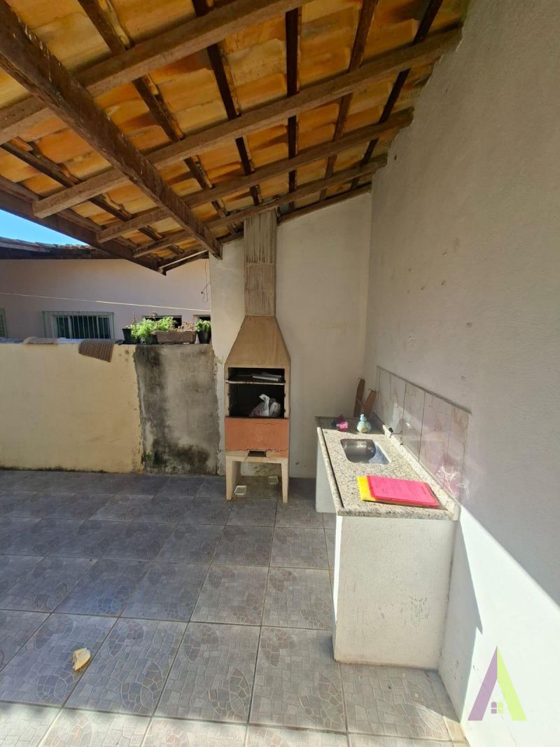 Casa Térrea Próximo ao Centro de São Roque! 