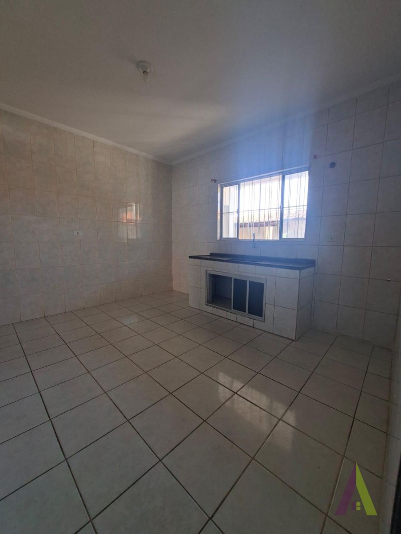 Casa Térrea Próximo ao Centro de São Roque! 