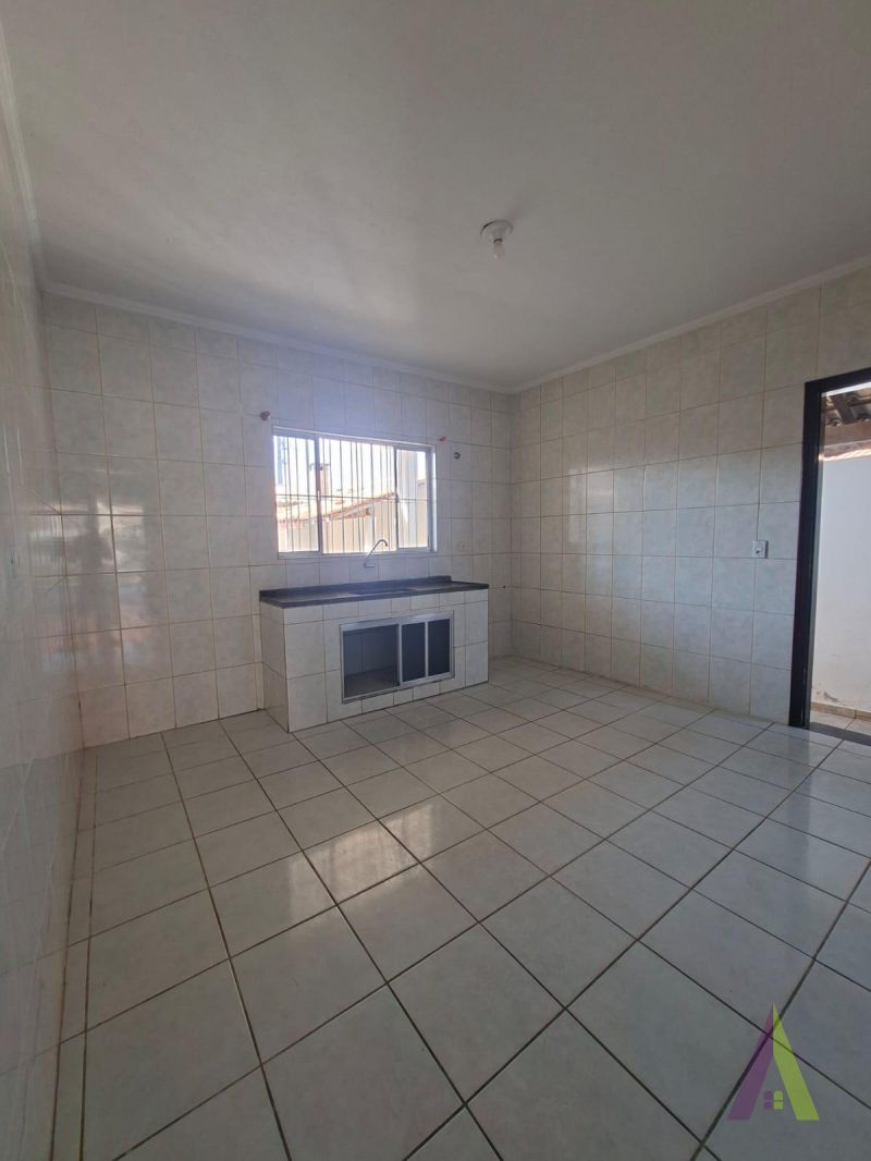 Casa Térrea Próximo ao Centro de São Roque! 