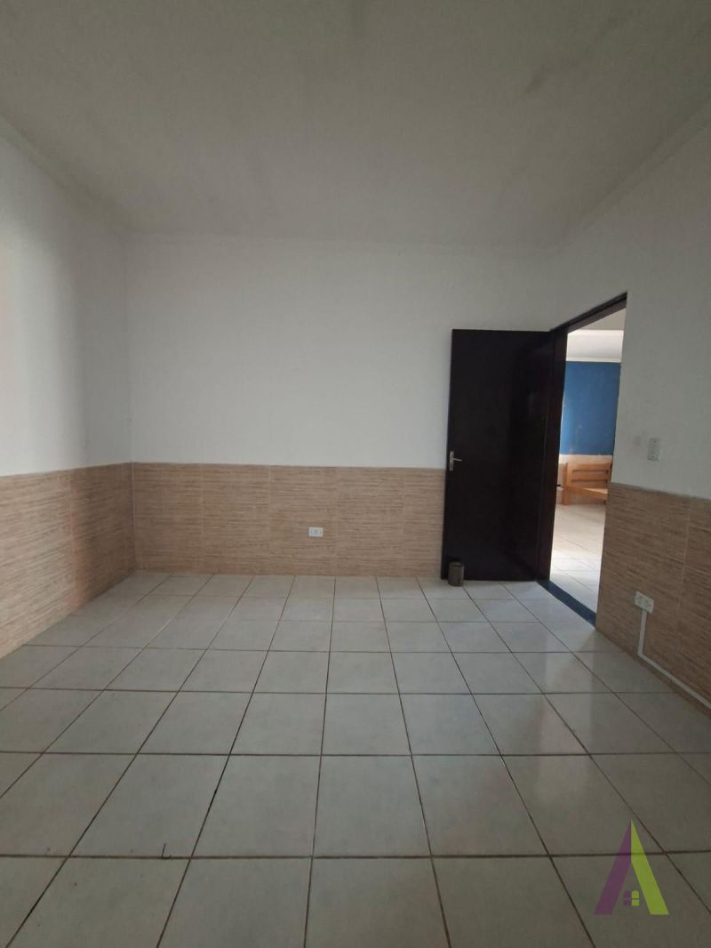 Casa Térrea Próximo ao Centro de São Roque! 