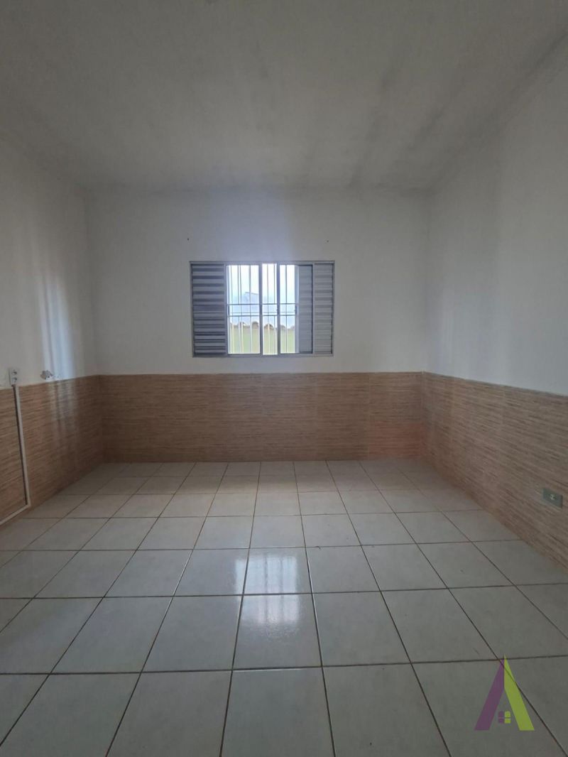 Casa Térrea Próximo ao Centro de São Roque! 