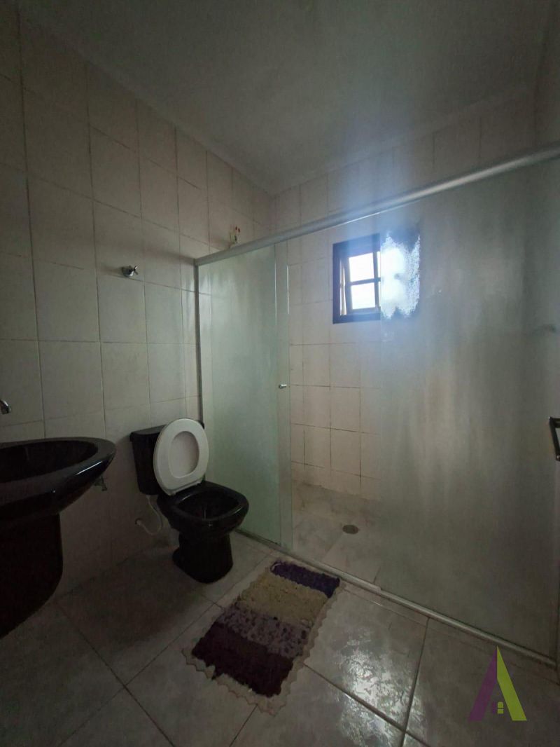Casa Térrea Próximo ao Centro de São Roque! 