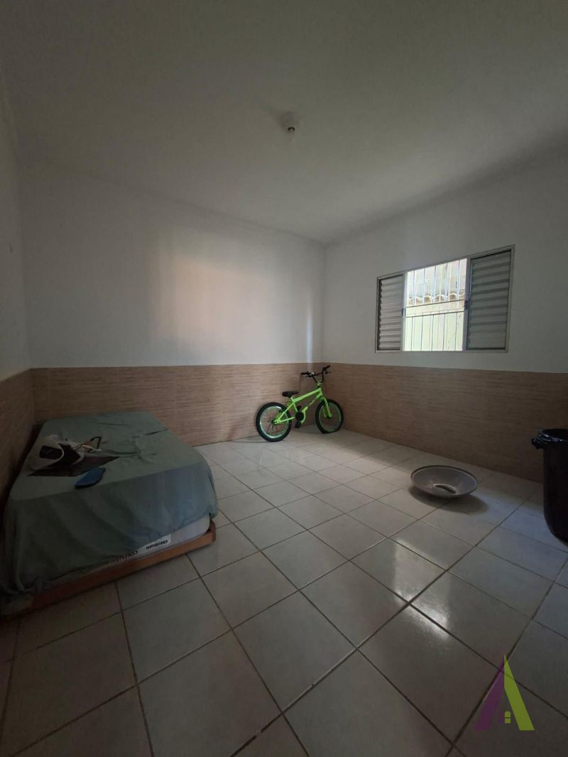 Casa Térrea Próximo ao Centro de São Roque! 