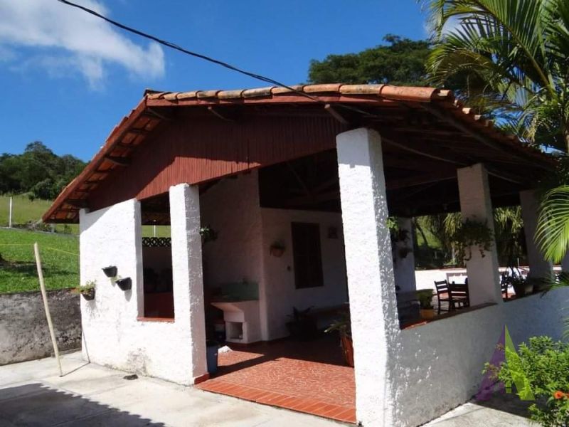 Sítio Completo com 174.240m² em São Roque!