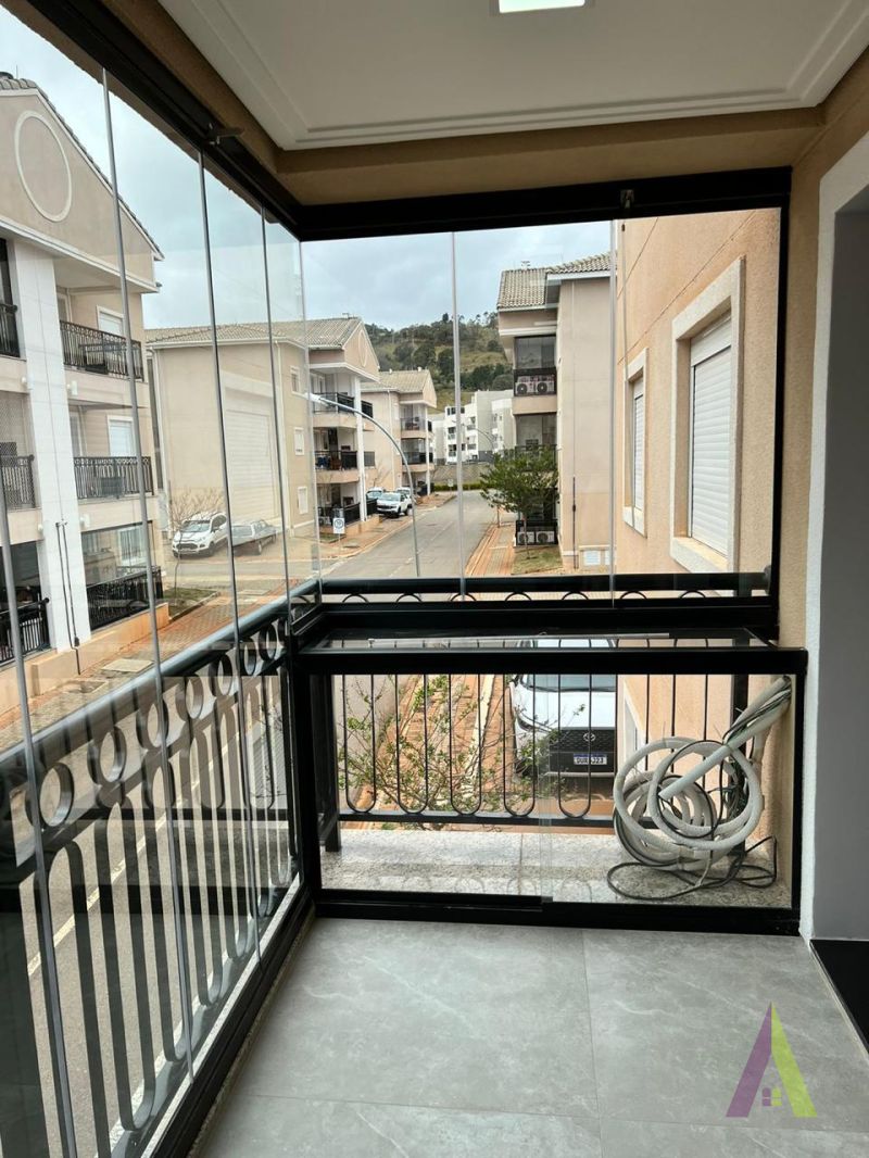 Apartamento em Condomínio Clube em São Roque!