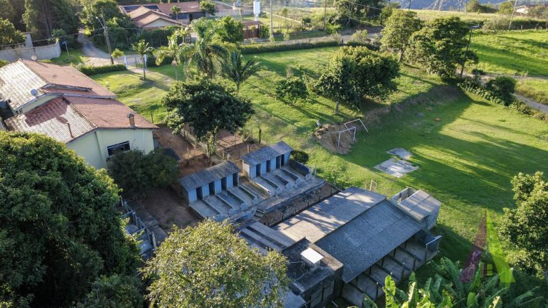 Chácara próxima ao centro com estrutura pra cães em São Roque!