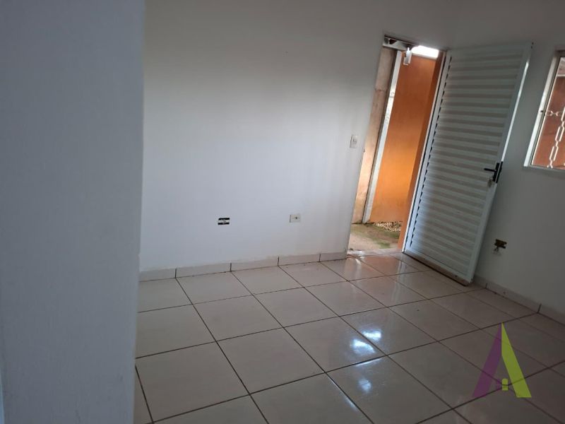 Casa Térrea em Bairro Tradicional de São Roque! 