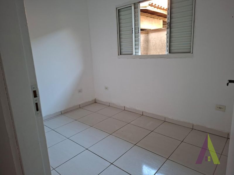 Casa Térrea em Bairro Tradicional de São Roque! 