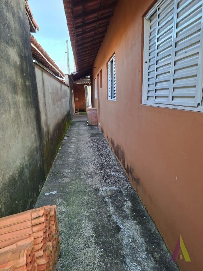 Casa Térrea em Bairro Tradicional de São Roque! 