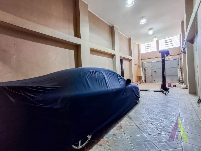Casa com galpão próximo ao Centro de São Roque!